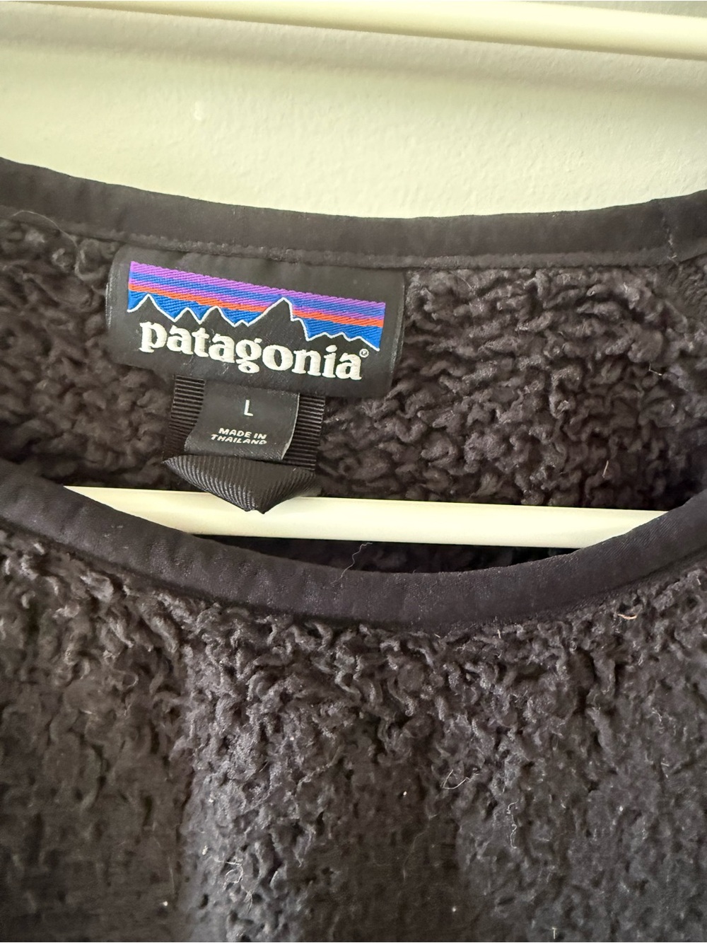 Patagonia Men’s Black Sherpa Crewneck with Chest Pocket - Picture 3 of 3
